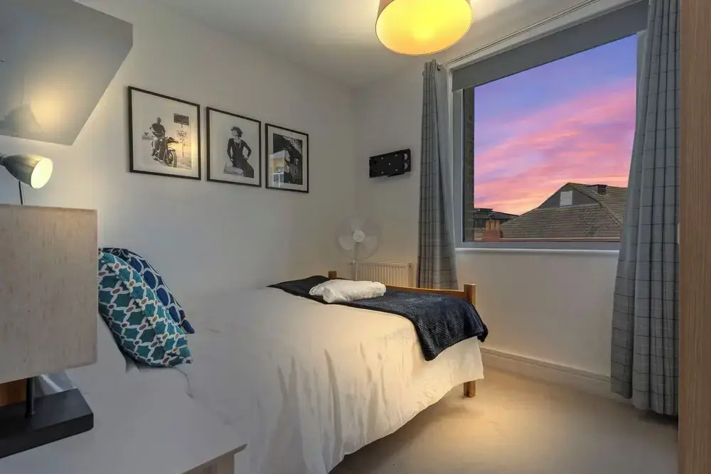 Stylish & Spacious Modern Apartments near Dalston Kingsland Station - by Short Stories London