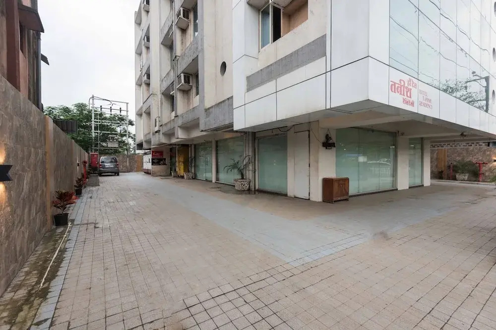 OYO 6833 Hotel Tanish Residency