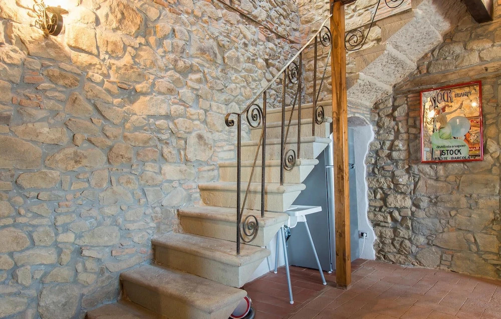 Nice Apartment in Benabbio with Hot Tub & 3 Bedrooms