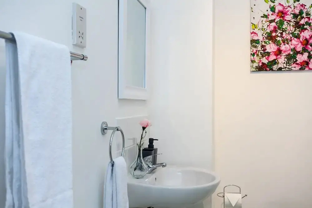 Cosy Home Near Station, Parking, Netflix, Sleeps 5