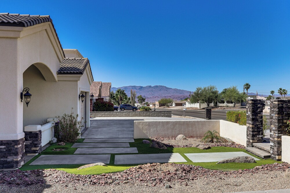 Pool & Hot Tub: Luxe Lake Havasu Home