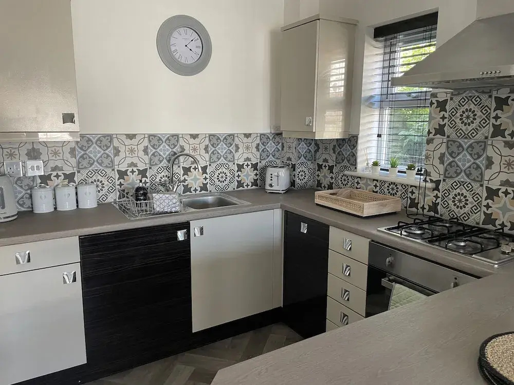 Beautiful 2 Bedroom House, Seasisde Location