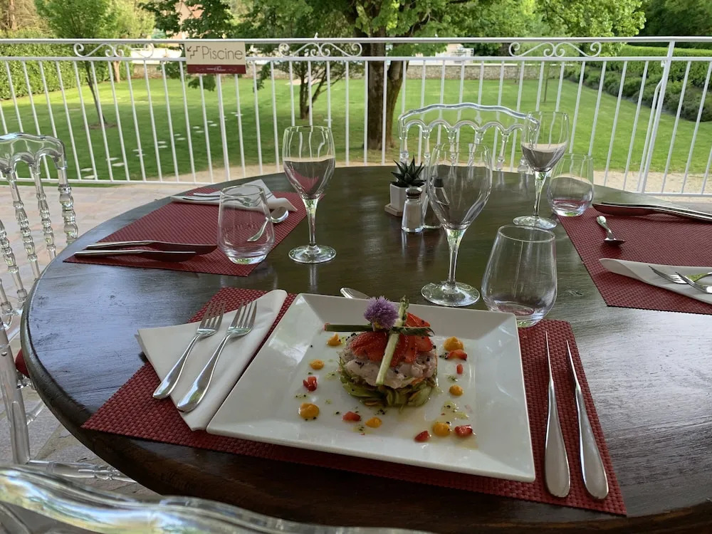 Logis Hôtels - Hôtel Restaurant Domaine Les Falaises