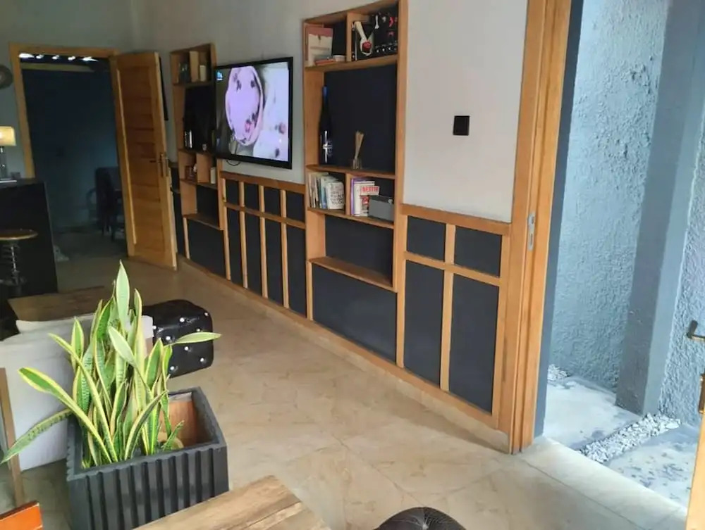 The Crib-Artist Residence