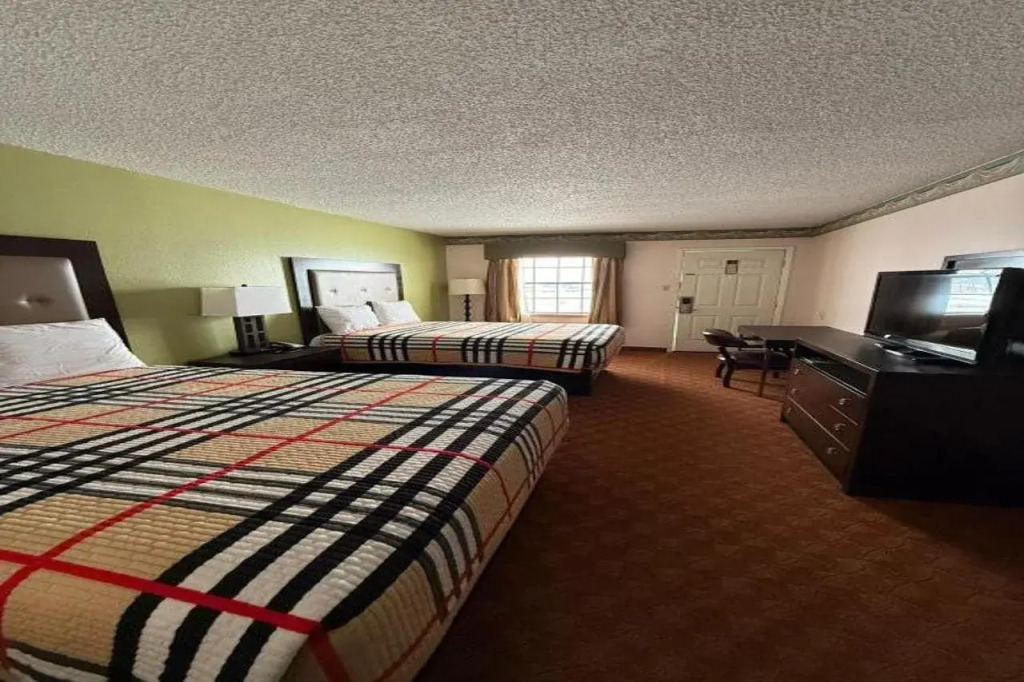 Victorian Inn By OYO Whitesboro US Hwy 82