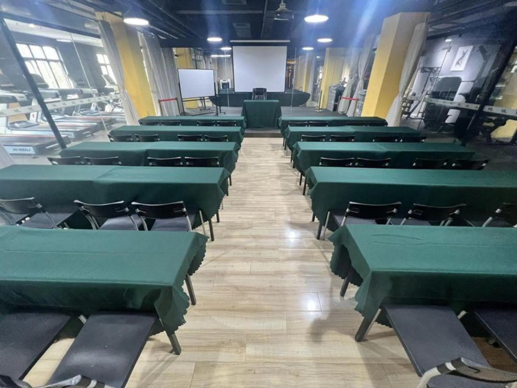 Junrong Fashionable Hotel