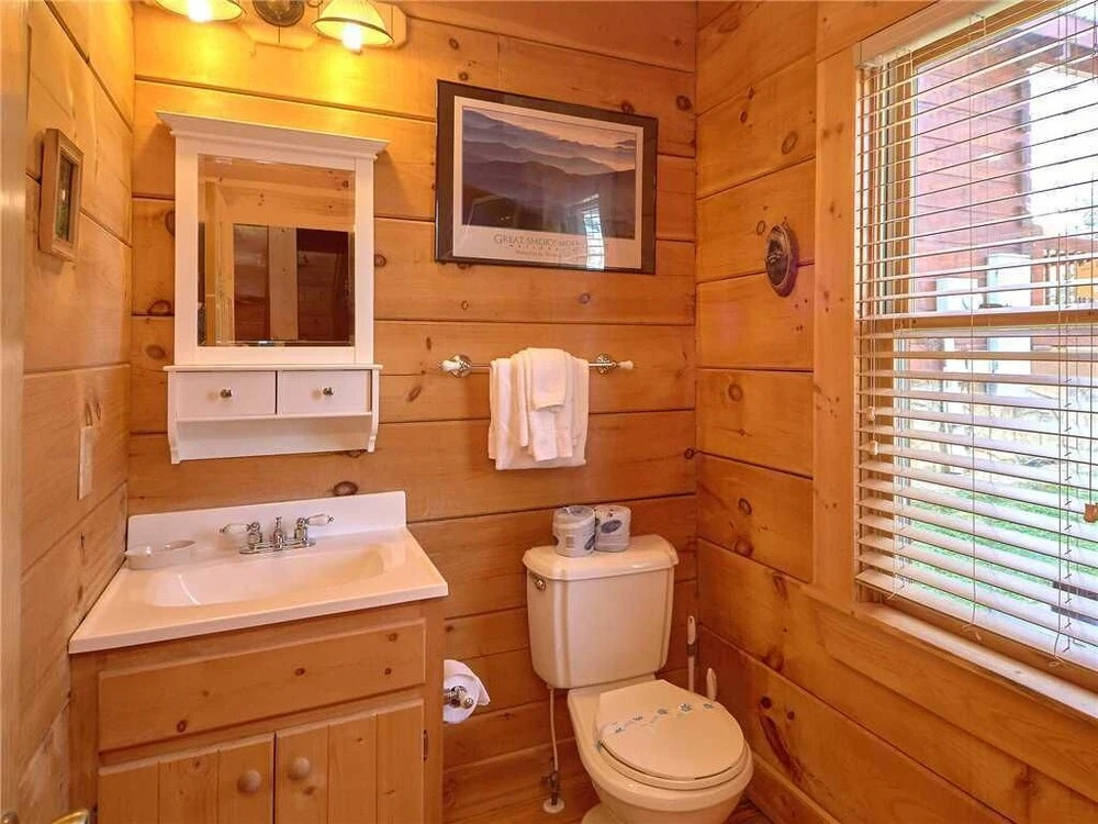 Bear Pause II - Three Bedroom Cabin