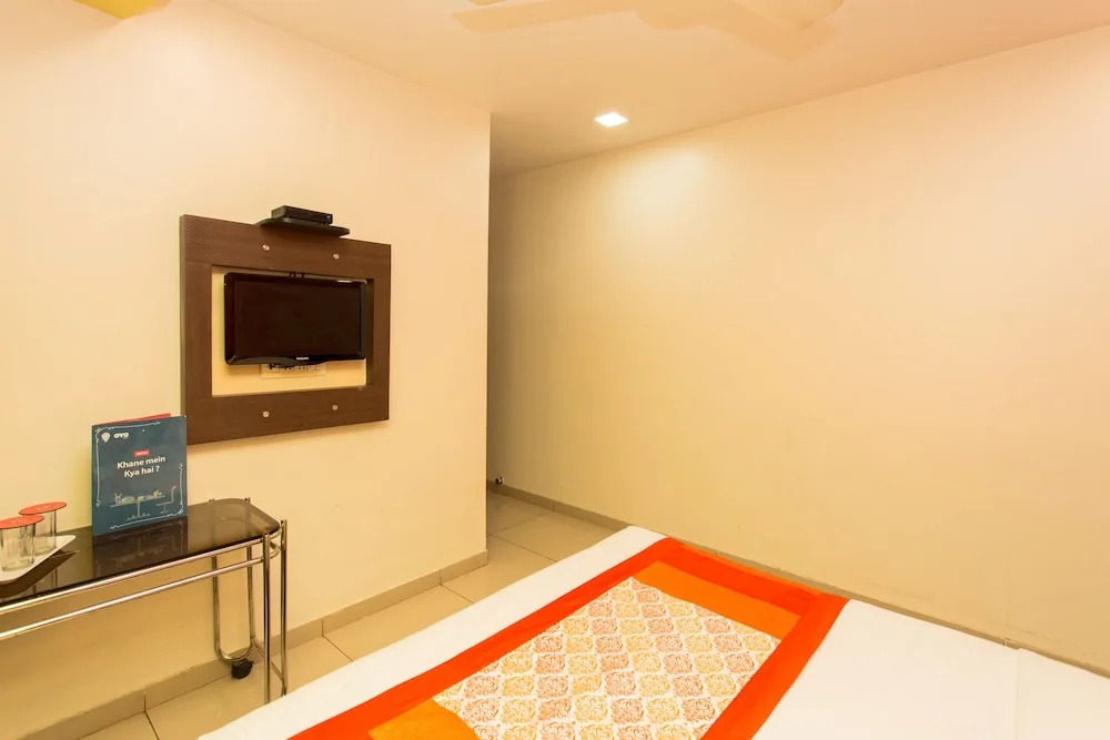 Oyo 7148 Adore Inn