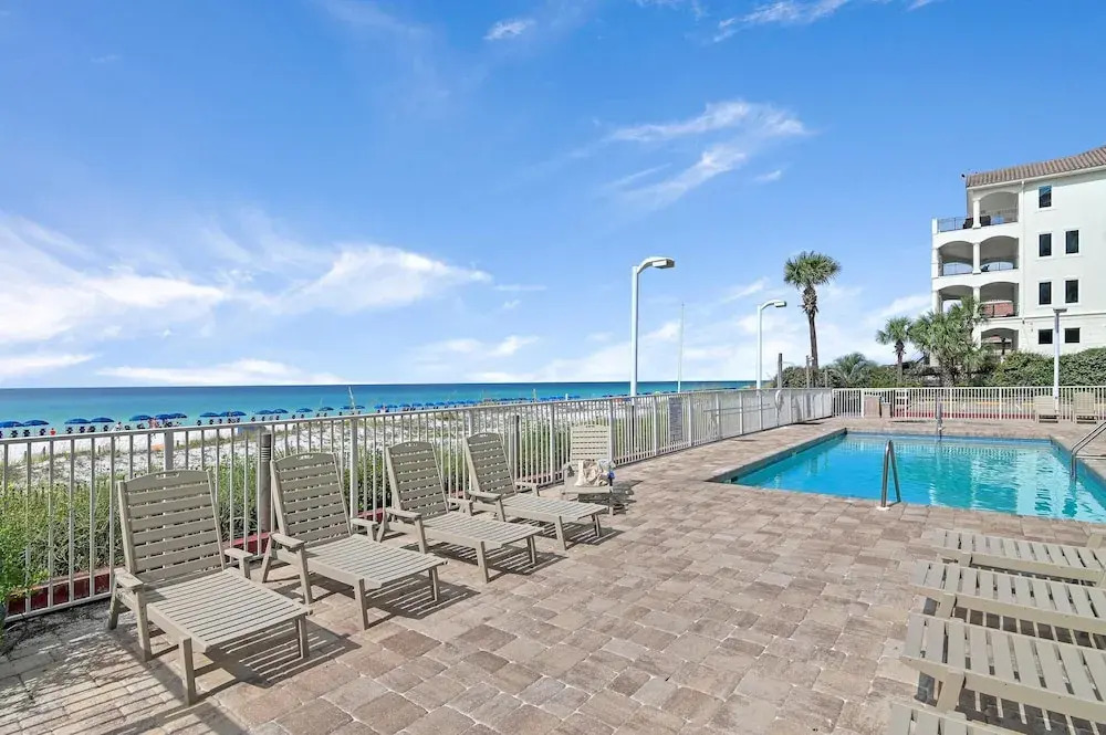 Inn at Crystal Beach 611