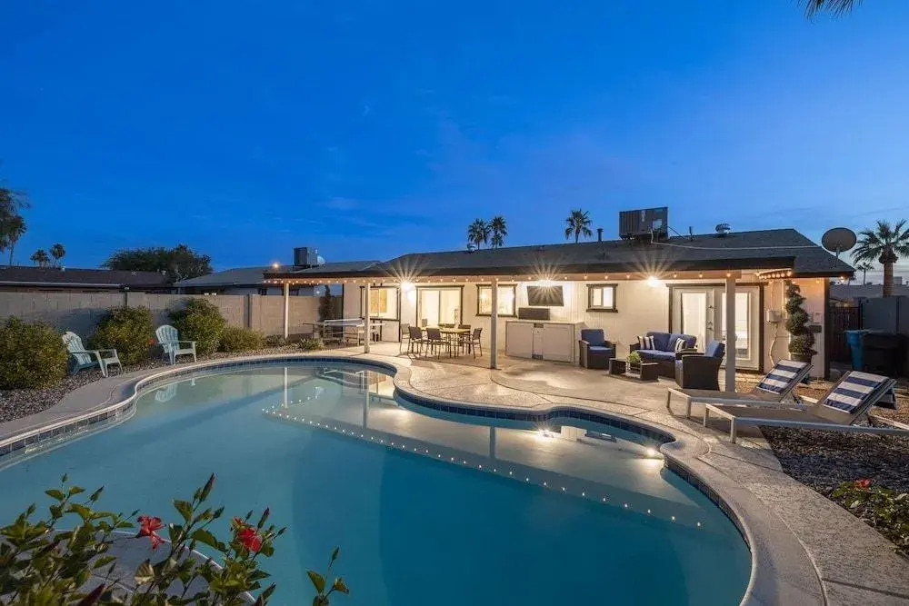 Phoenix Winchcomb 3 Bedroom Home by RedAwning