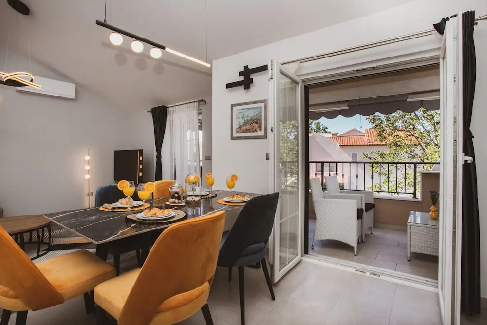 Luxury Modern House, Just 1 min Walk to the Beach