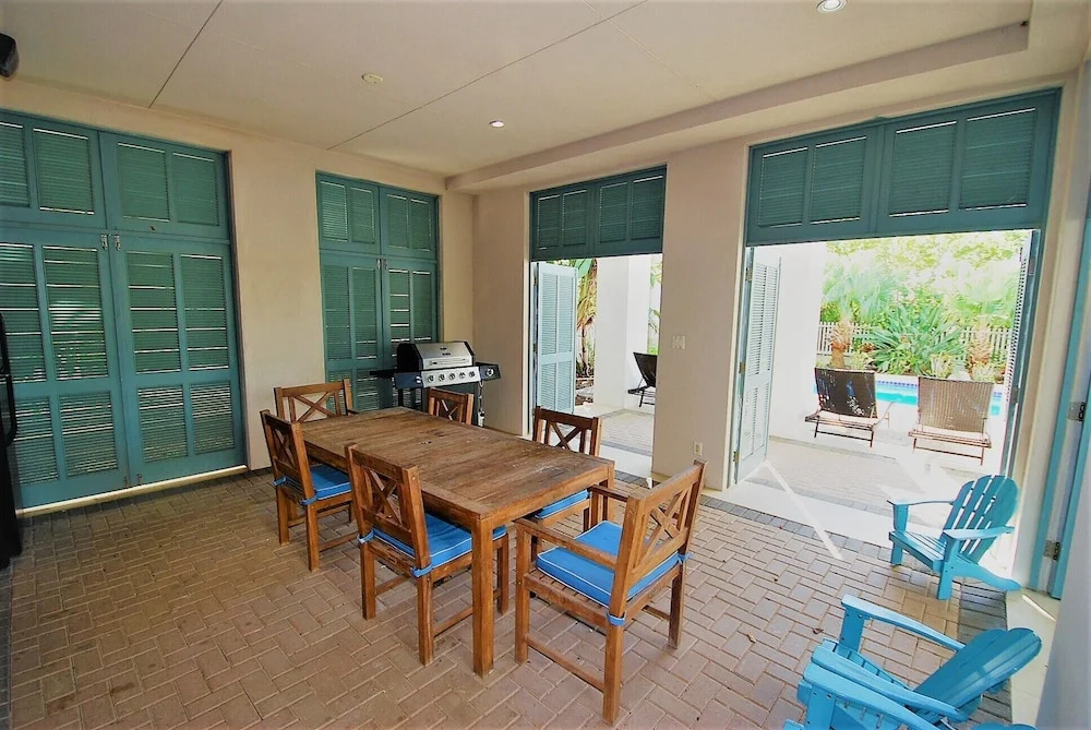 Bella Casa - Private House With Hot Tub 4 Bedroom Home by RedAwning