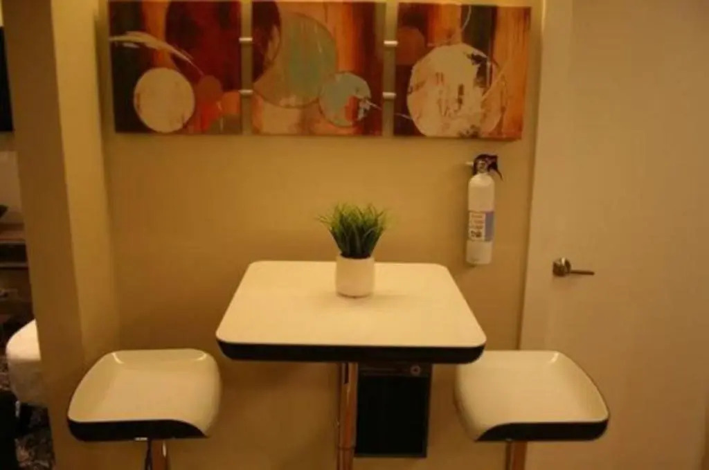 The Roscoe Village Guesthouse