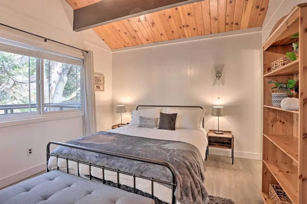 Modern Cabin w/ Game Room & Deck, Near Skiing