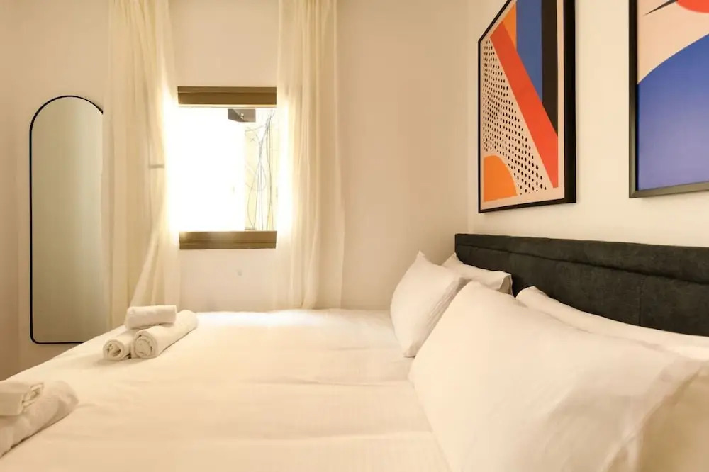 MAMAD - Pet-friendly 2BR Apt & Kitchen