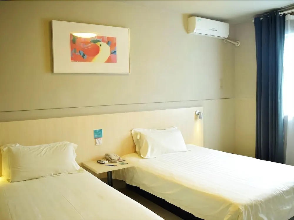 Jinjiang Inn Kunming Chenggong Square Dounan Huahui Hotel