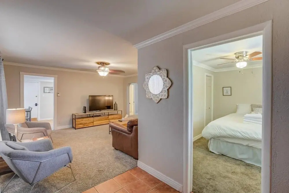 2 Bedroom near Parks, A Lake, Downtown