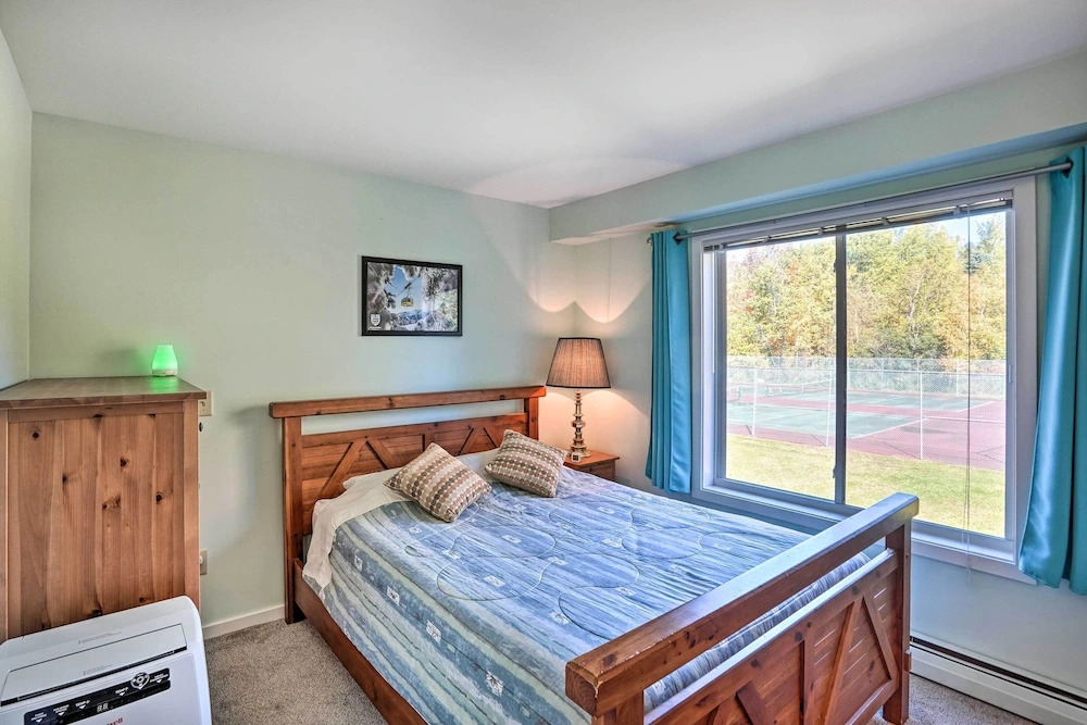 Comfortable Dover Apartment: Walk to Mt Snow!