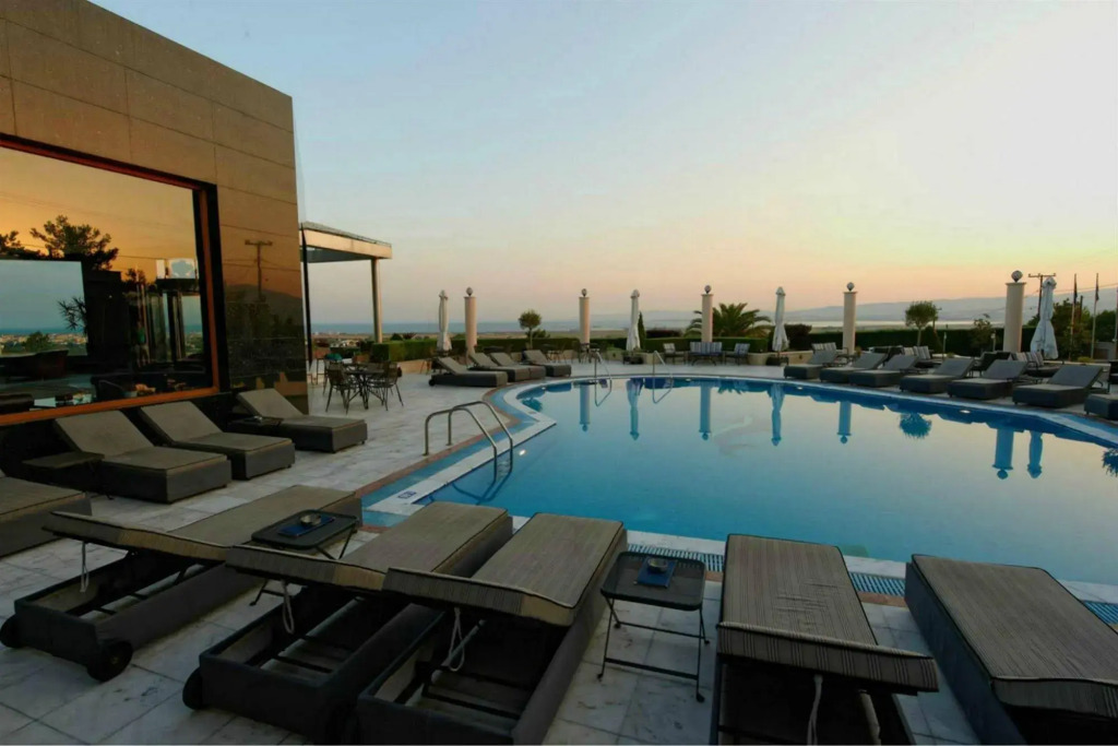 Royal Hotel