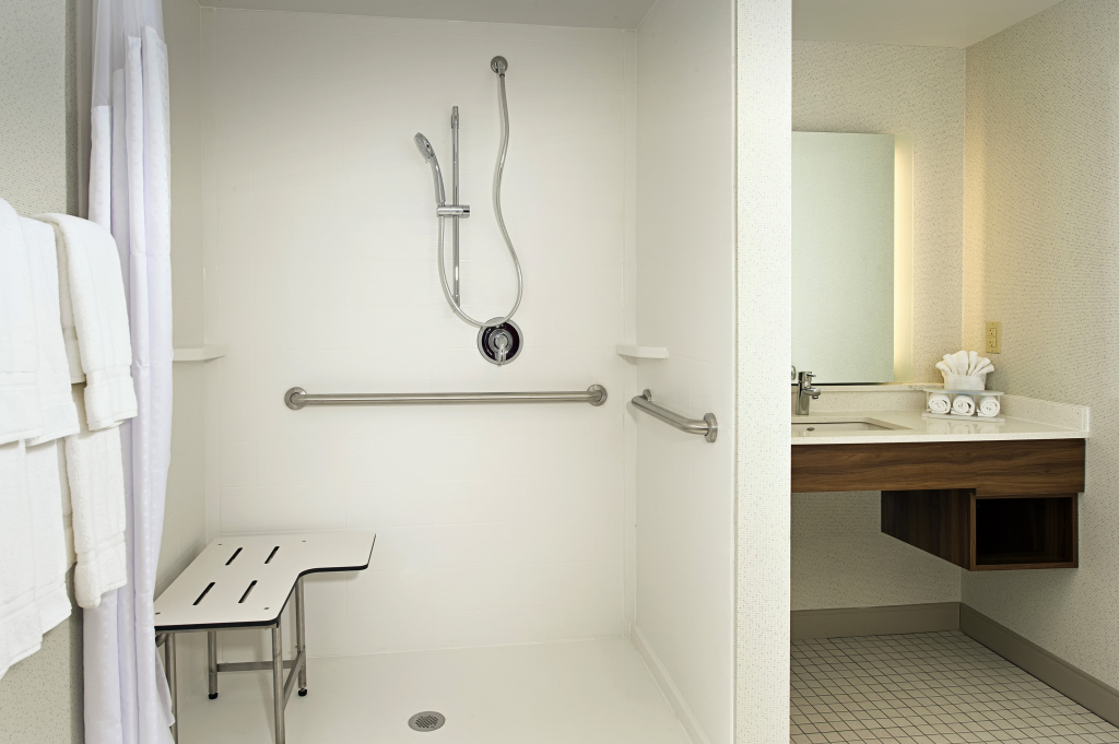 Holiday Inn Express & Suites Altoona by IHG