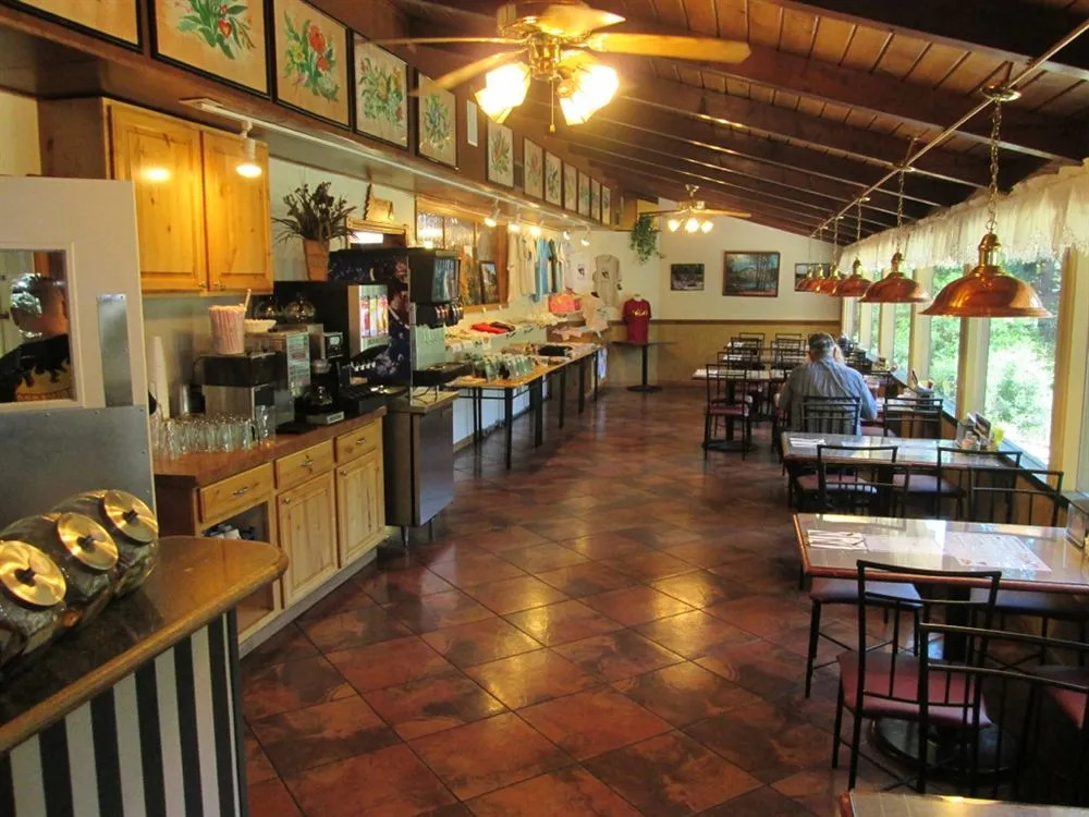 StrawberryInn River Front Resort