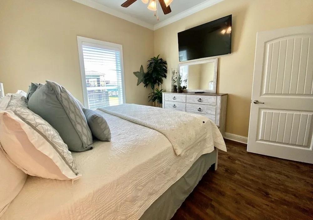 Knot Flying 3 Bedroom Home