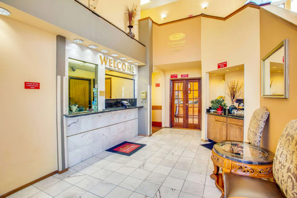 Econo Lodge Inn & Suites Albuquerque East I-40 Eubank Exit