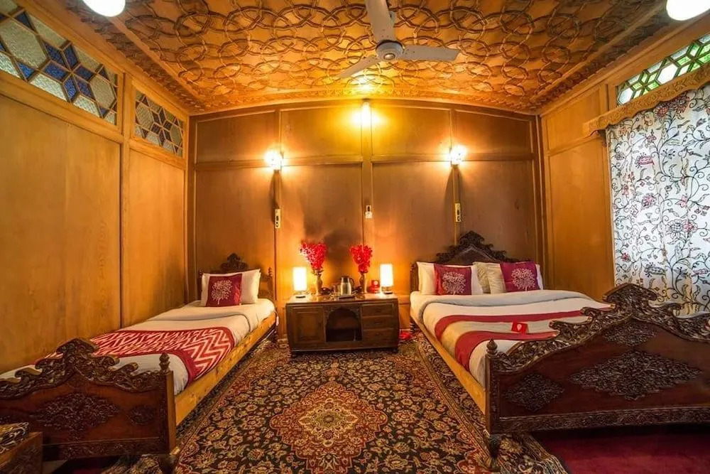 The Heritage Gemini Group of Houseboat