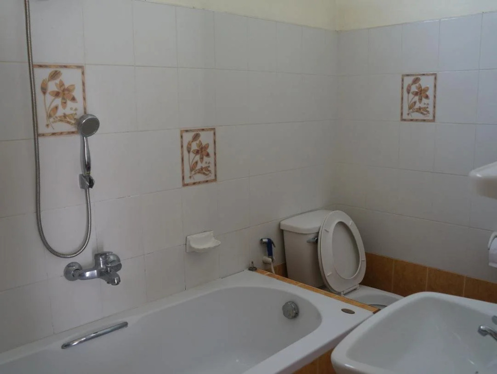Phuttipong Apartment