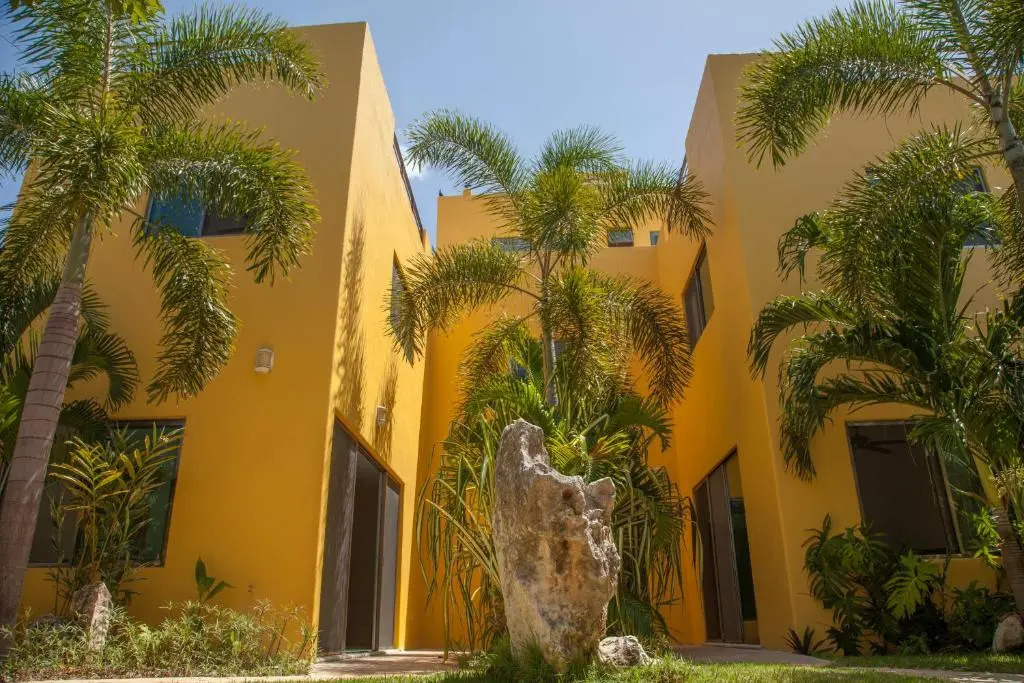 Beautiful Private Villa for 16 PAX with garden, BBQ and pool, Playa del Carmen
