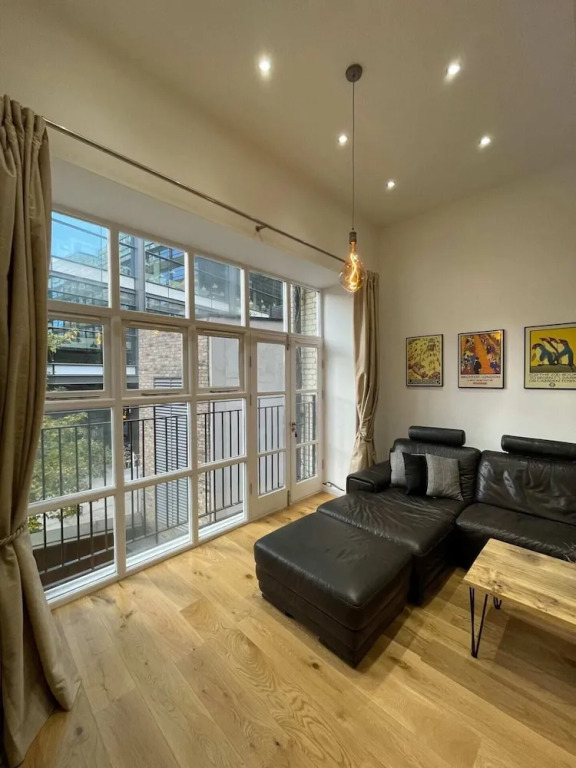 Stunning 3BD Maisonette W/balcony - Old Street!