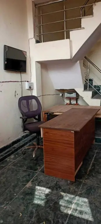 POP Royal Guest House Near GNIDA Office Metro Station