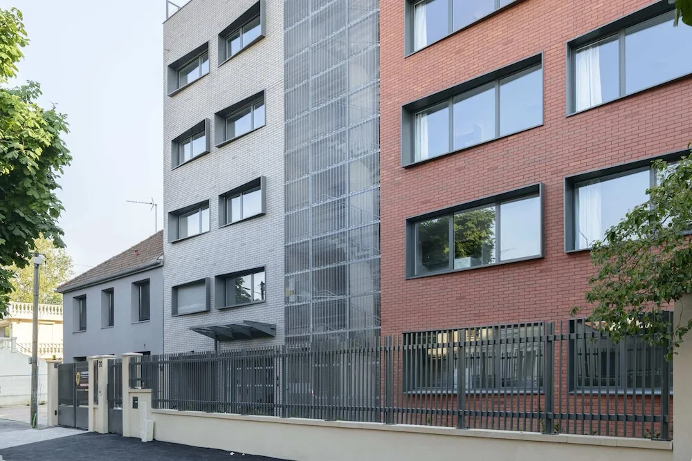 Hotel Les Portes De Paris
