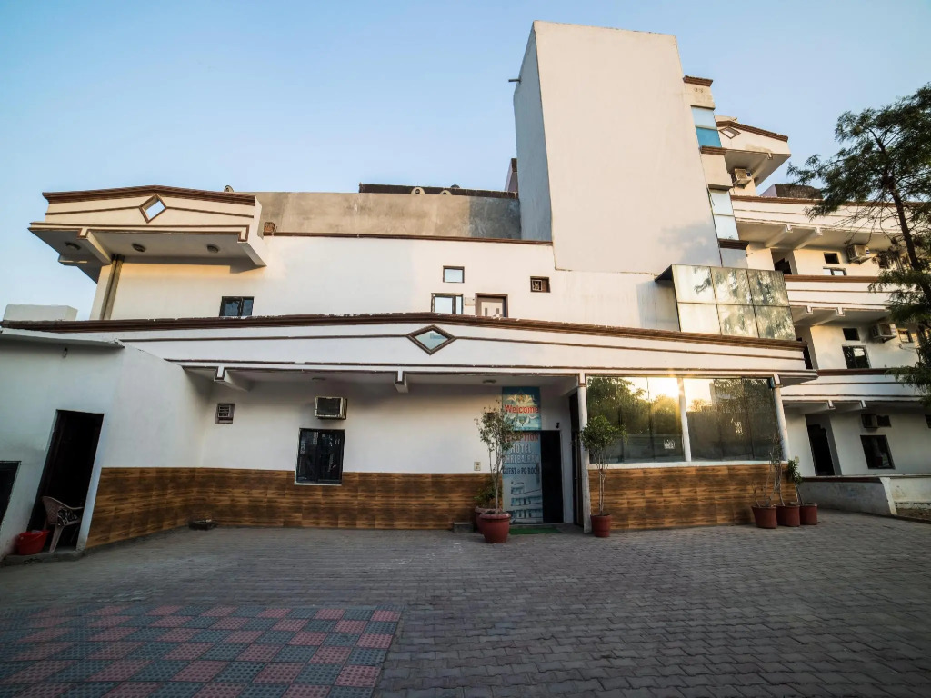 OYO 13730 Hotel Balram