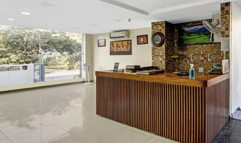 OYO Townhouse 80033 Noida Grand
