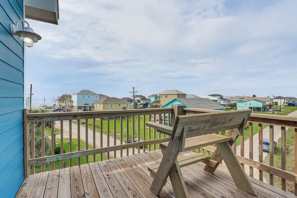 Walk to Gulf: Ocean-view Home in Crystal Beach!