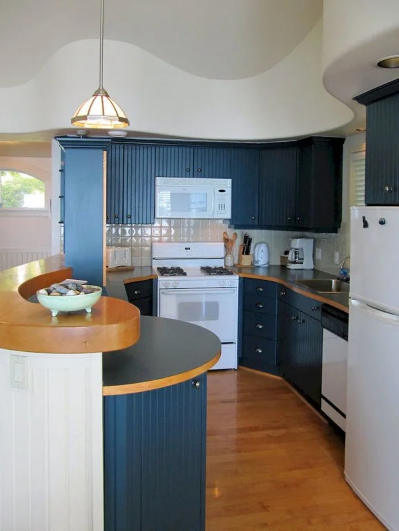 Stones Throw Cottage by BC Island Vacation Homes