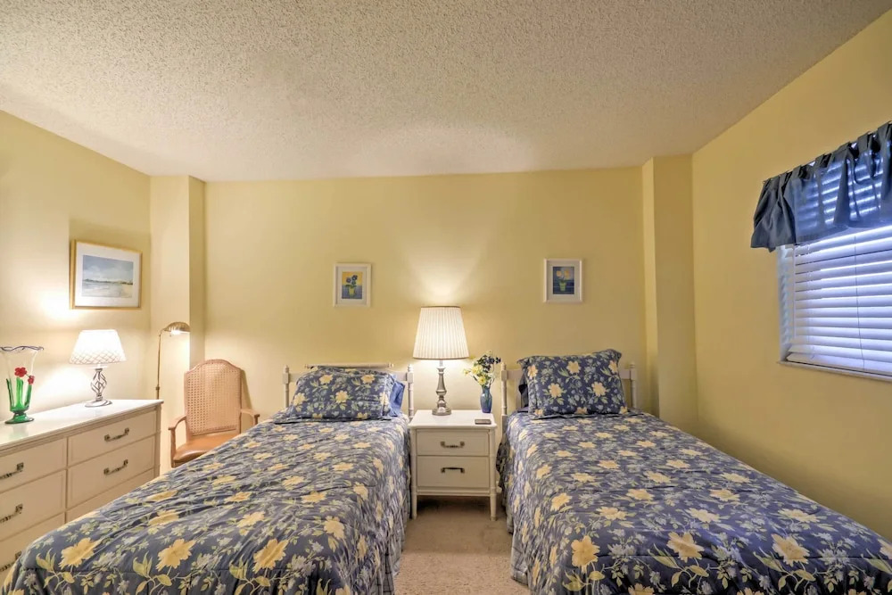 Beachfront Sarasota Resort Condo: Siesta Key View!