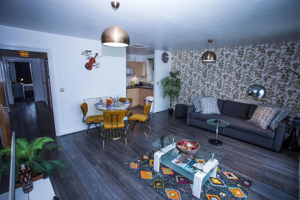 Remarkable 2-bed Apartment With Sea View