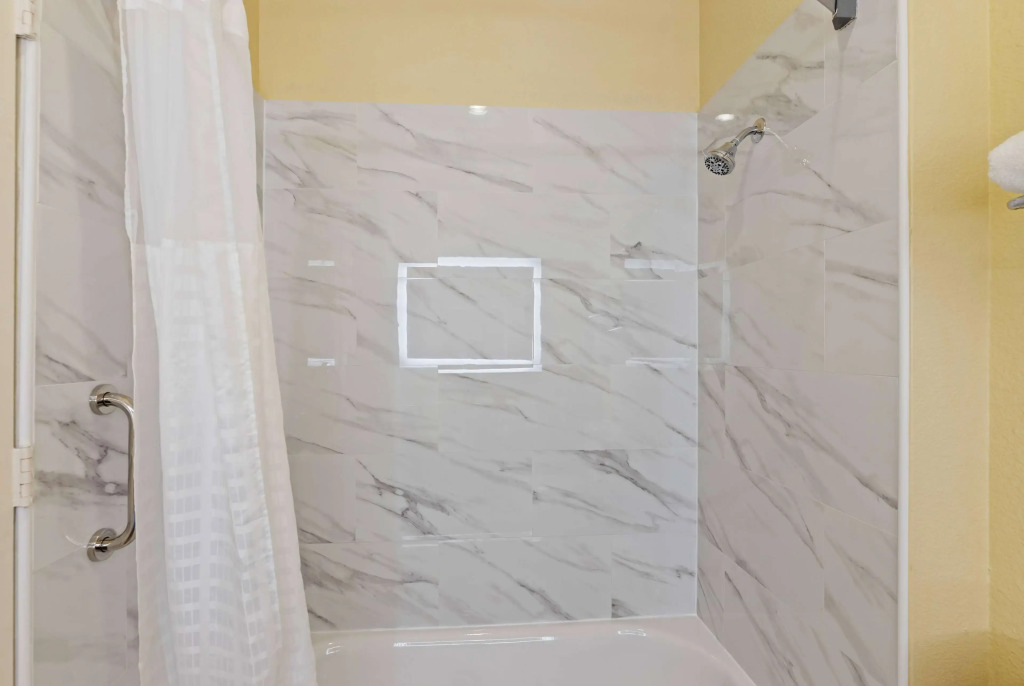 Days Inn & Suites by Wyndham DFW Airport South-Euless