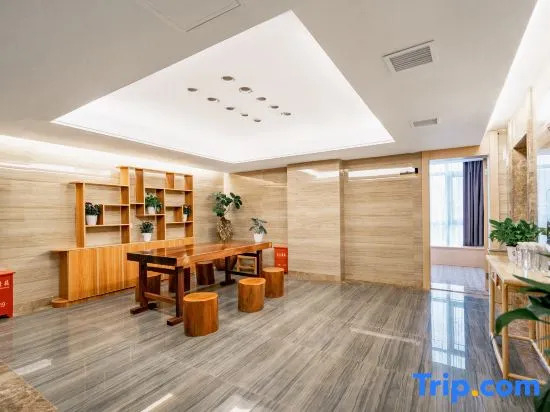 Zhuzhou Resort Hotel (Zunyi Xinpu New District Linda Food Street Store)