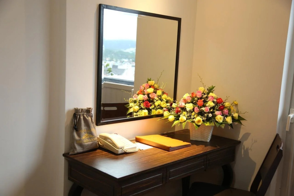 Sandals Lily Hotel