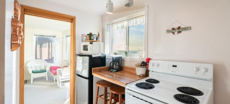 Whale Pointe 2 Br cottage by RedAwning