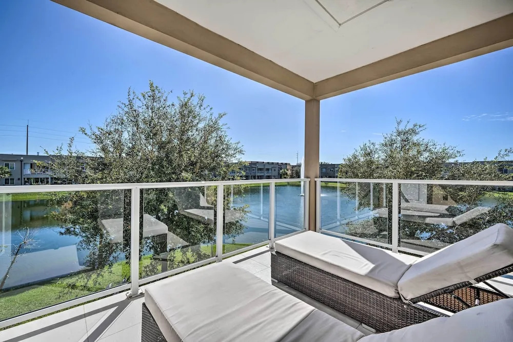 Upscale Townhome Close to Walt Disney World!