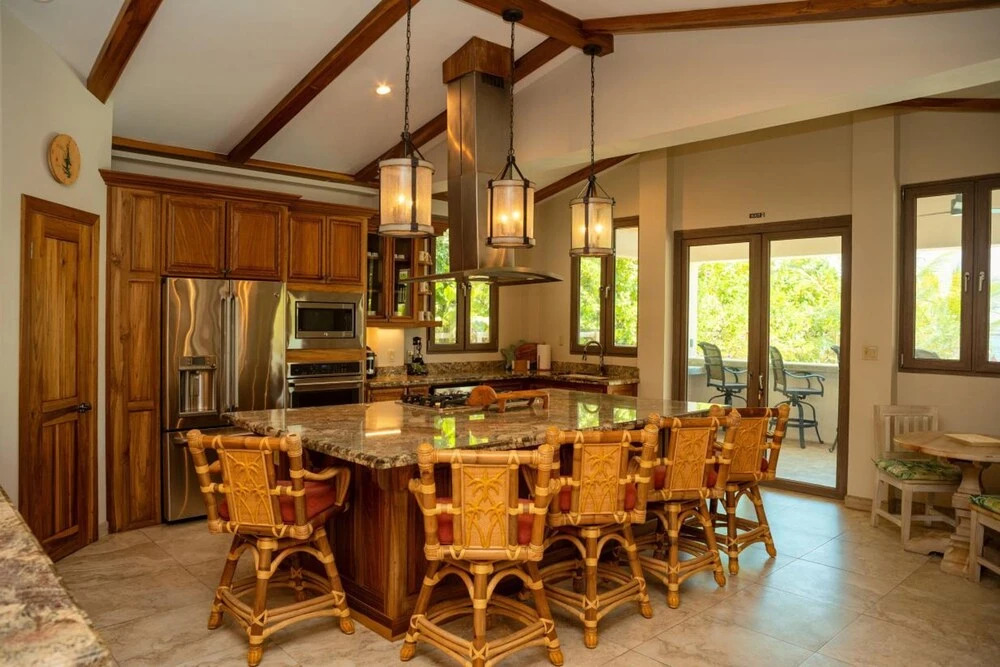 Surfside Gecko - Large Oceanfront Villa with Pool Close to Village