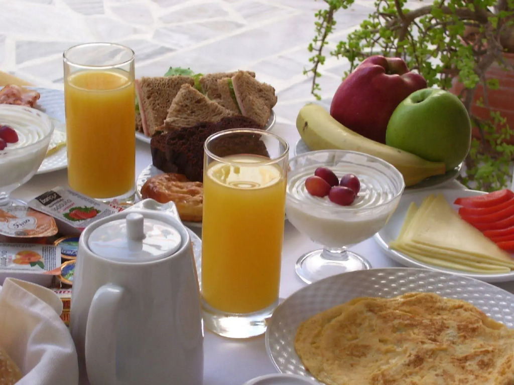 Roussos Beach Hotel
