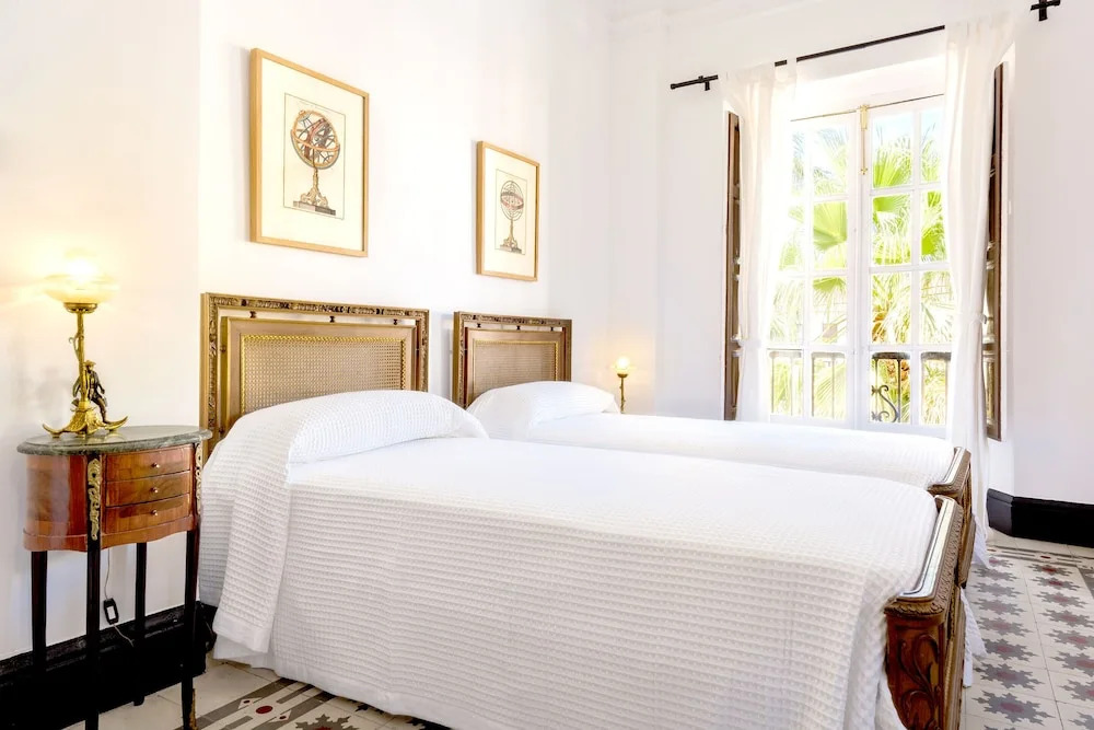 Genteel Home Romanilla