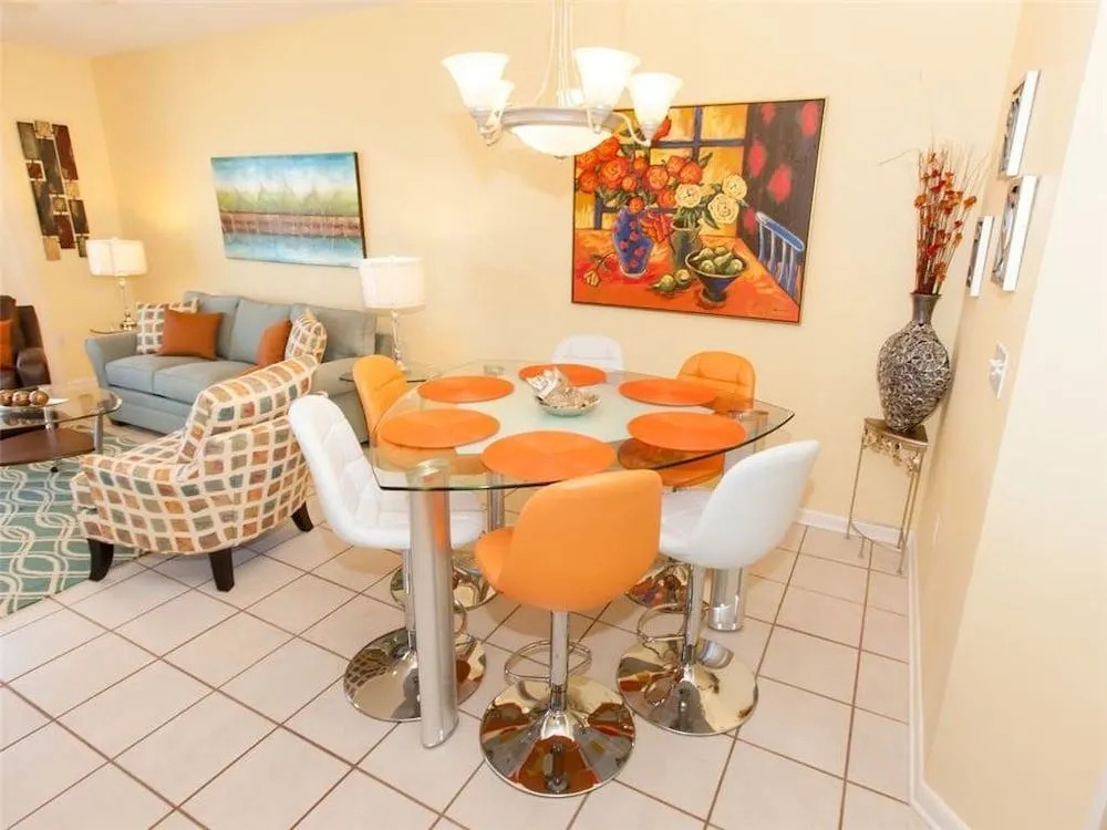 Phoenix VI 1210 - 2 Br condo by RedAwning