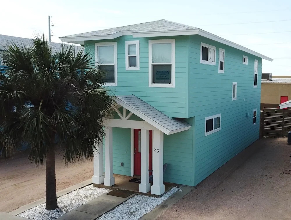 23 Royal Palms 3 Bedrooms 3.5 Bathrooms Townhouse