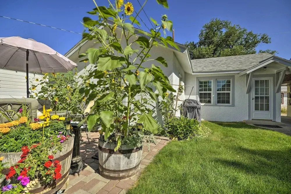 Well-equipped Cody Cottage: 2 Miles to Cody Rodeo!